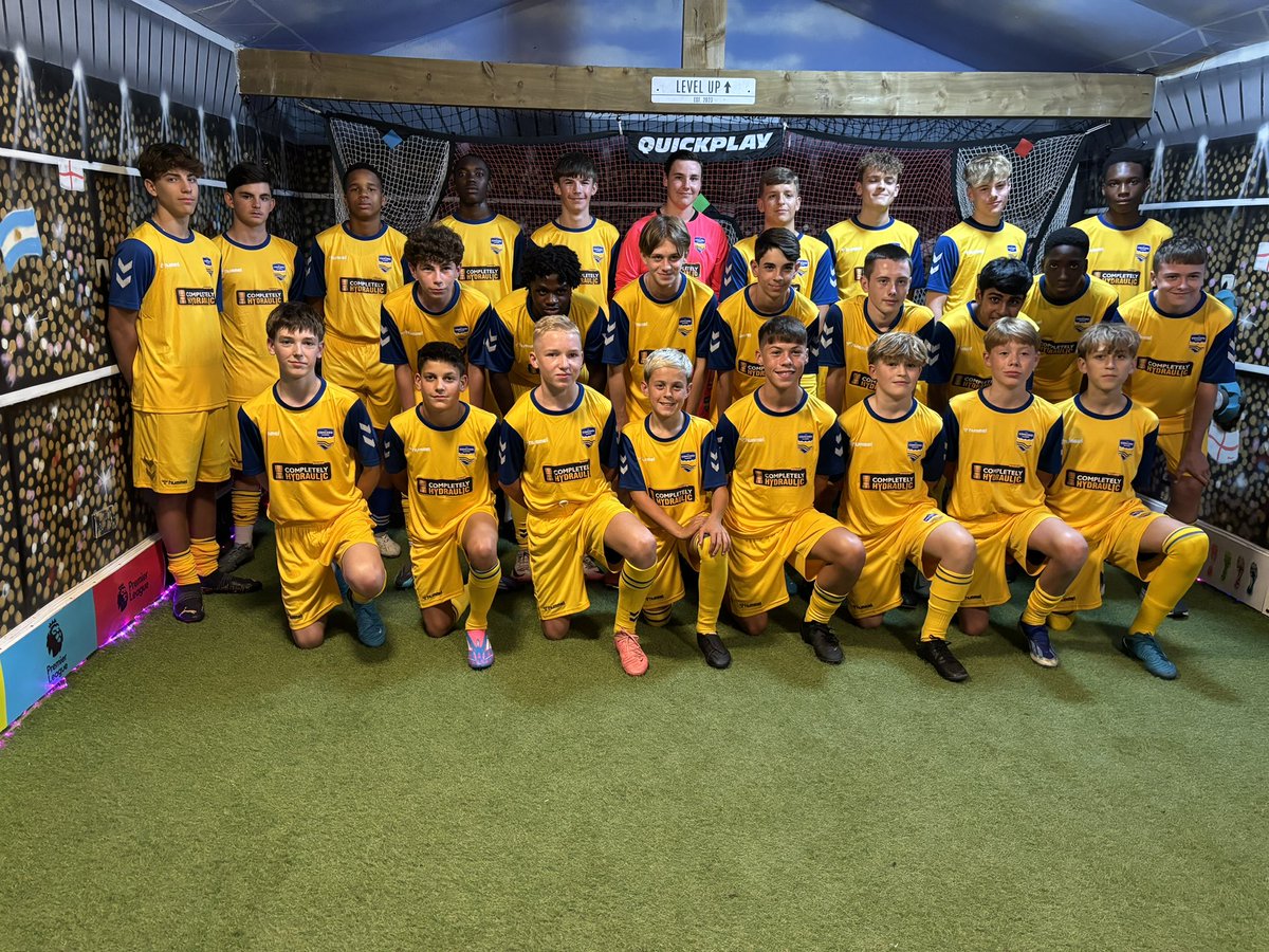 Concordu15EJA's tweet image. Kit collection tks to Completely Hydraulic😁+ superb analysis session⚽️✍️to add finishing touches to pre-season @levelupsocceruk. Best of luck to all our friends across the leagues about to kick off their season. Enjoy it ⭐️&amp;amp;remember.. they’re still kids!😁! #allaboutdevelopment