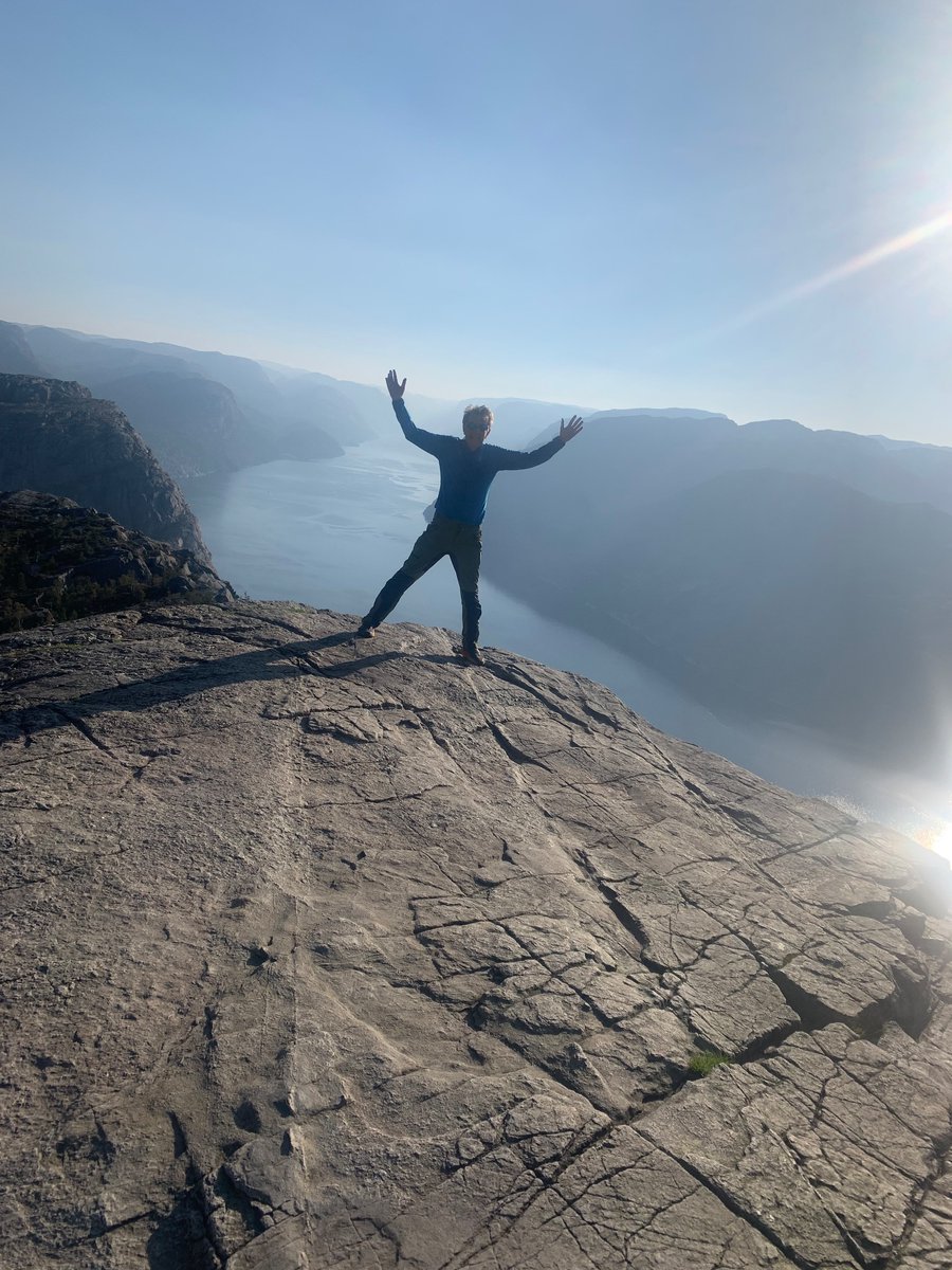 God fredag og god helg fra Preikestolen