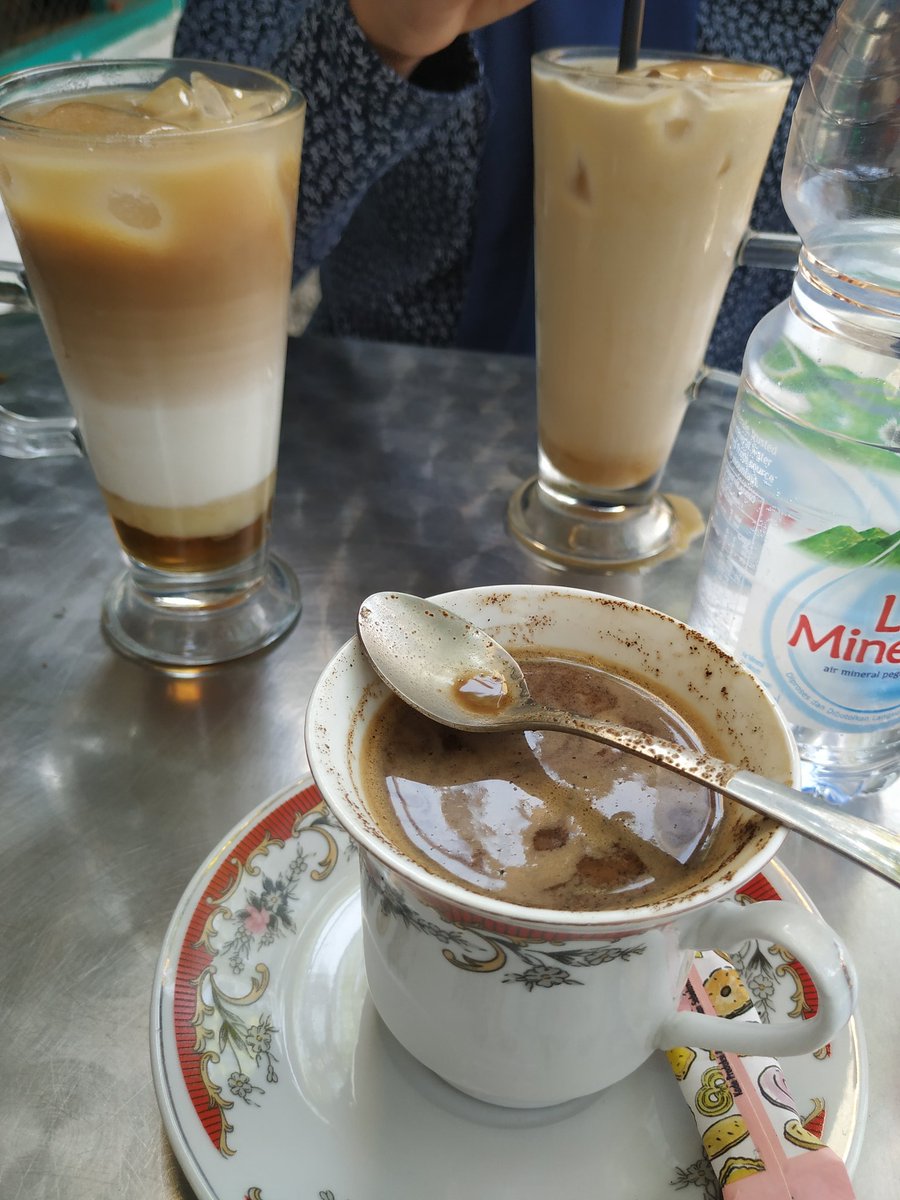 Ngopi dulu manteman...😁👍

#Bojonegoro 
#TigaDjaya