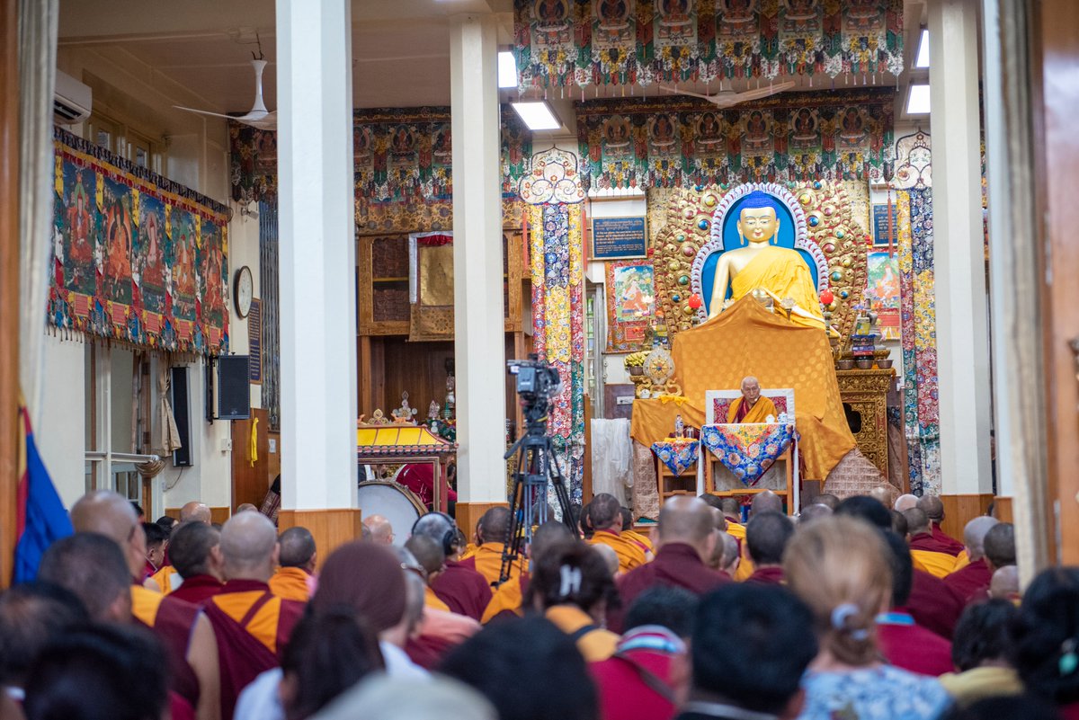 CTA_TibetdotNet's tweet photo. His Eminence Professor Samdhong Rinpoche, on behalf of His Holiness the 14th Dalai Lama, delivered a transmission on Avalokiteshvara Guru Yoga Practice at Thekchen Choeling Tsuglakhang in Dharamshala, HP, India on 6 September 2024. https://t.co/iTUrW1OMR7