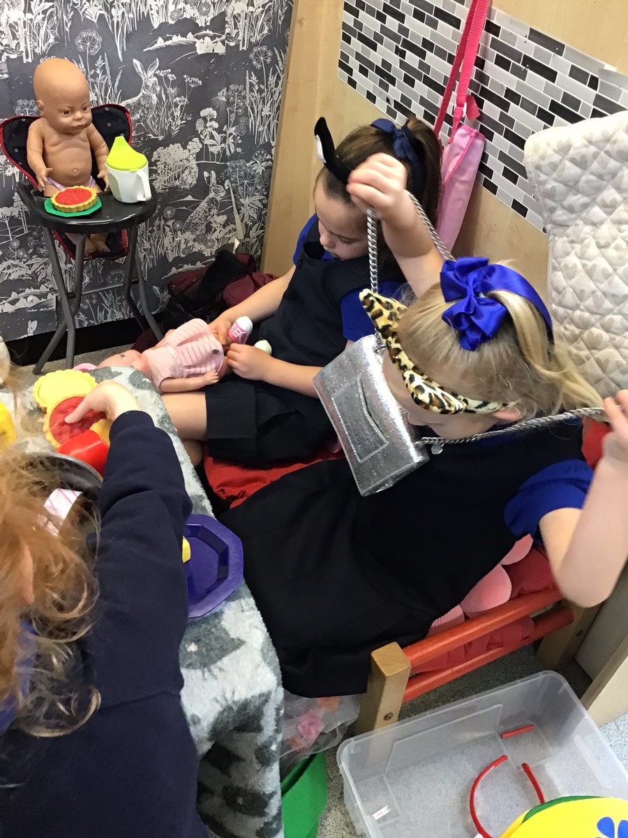 MissByrneSTM's tweet photo. A few photos from yesterday❤️
The children enjoying continuing their own learning in our provision areas
#STMEYFS https://t.co/Lj5n6oSlZT