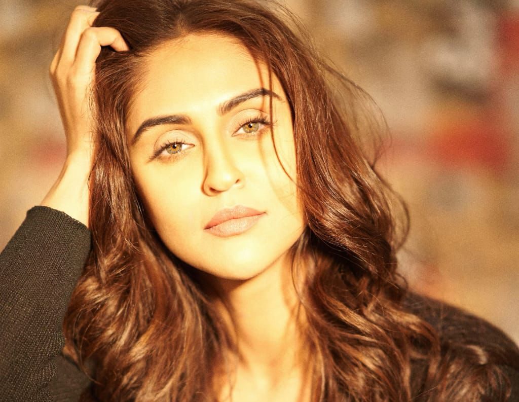 Urban Asian (@urbanasian) on Twitter photo Krystle D’Souza shines brightly in 'Visfot' with a stellar performance that steals the show! <a href="/krystledsouza/">Krystle Dsouza</a> #Visfot #KrystleDSouza urbanasian.com/entertainment/… Krystle D’Souza shines brightly in 'Visfot' with a stellar performance that steals the show! <a href="/krystledsouza/">Krystle Dsouza</a> #Visfot #KrystleDSouza urbanasian.com/entertainment/…