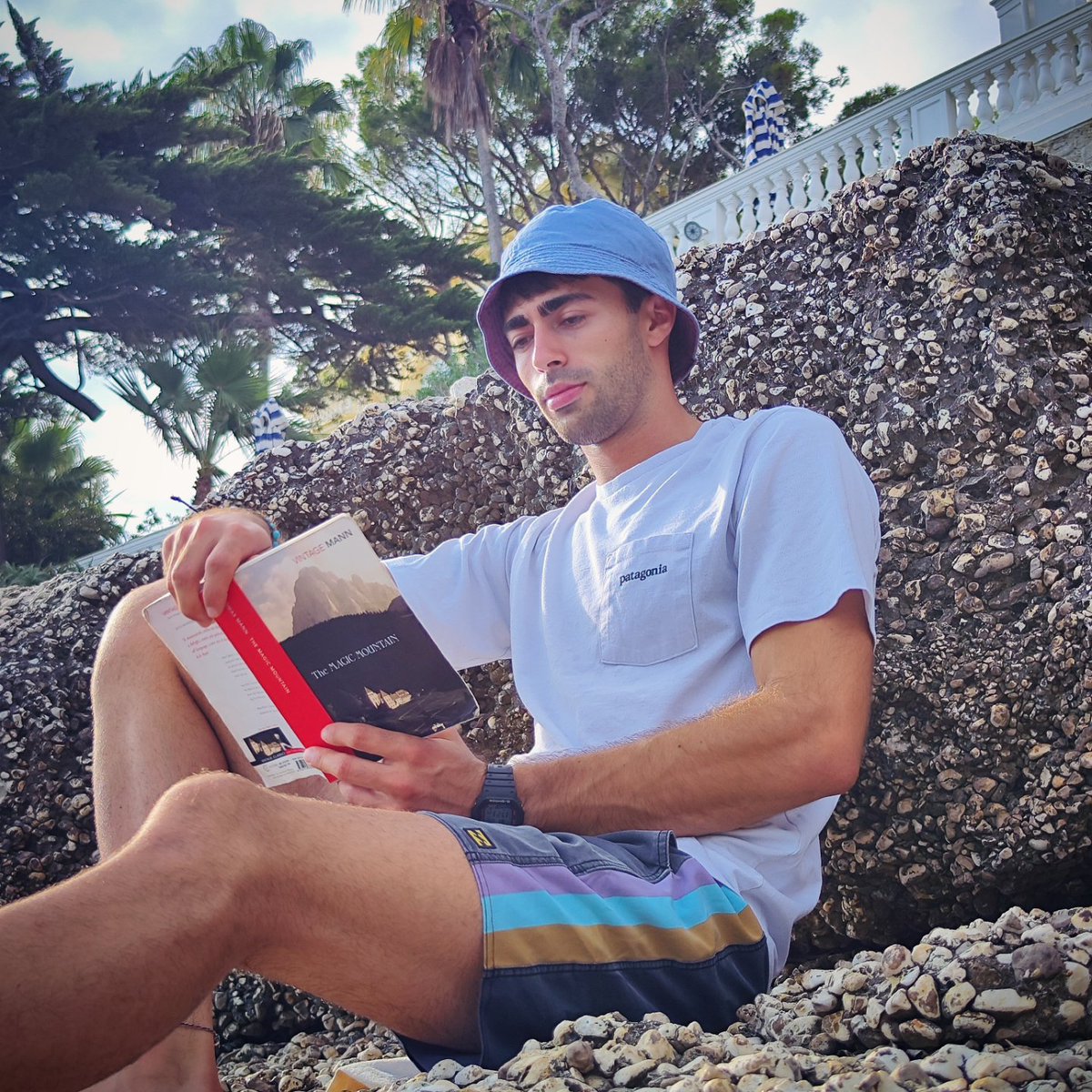 La lectura además de ser una de mis pasiones me ayuda a desconectar durante las carreras ✌🏽

Algún libro que me recomendéis? 📚

#themagicmountain #greatfull  #davidvidales
