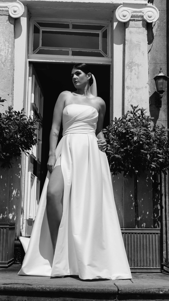 joannamayphoto's tweet image. The magic of wedding photography is capturing moments that last a lifetime. 💍✨ Sharing a few favourites from recent weddings! Which photo style speaks to you the most? #WeddingPhotography #SouthWales #JoannaMayWeddings #WeddingPhotographer #SouthWalesWeddings #BridalBoudoir