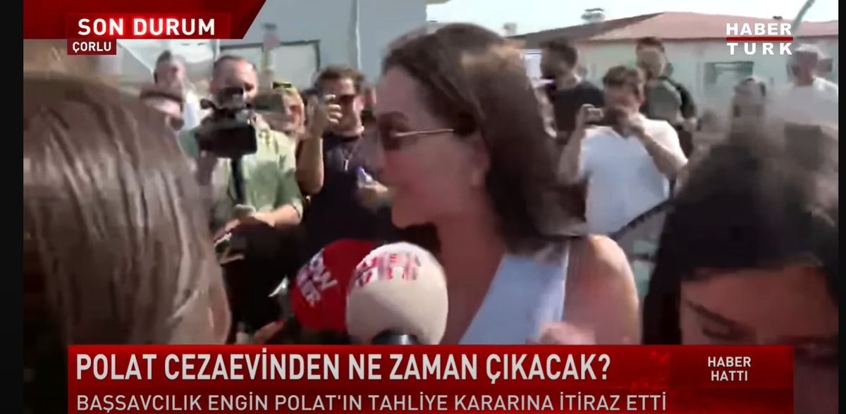 Sanki ulusal bir kahraman cezaevinden çıkacak! Oturmuş canlı yayın yapıyorlar! Narin olayını bu kadar gündem etmediniz. Meclis kapısında yatan Emine Şenyaşar'ı bu kadar gündem etmediniz. Yazıklar olsun!