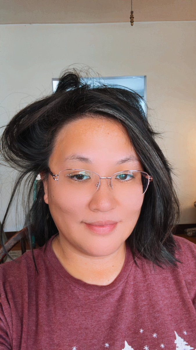 bethanyhensel13's tweet image. It is a truth universally acknowledged: the messier the hair, the more #bossmode I’m in! 🤣

Writers, what are your writing goals today? 

#writerslife
