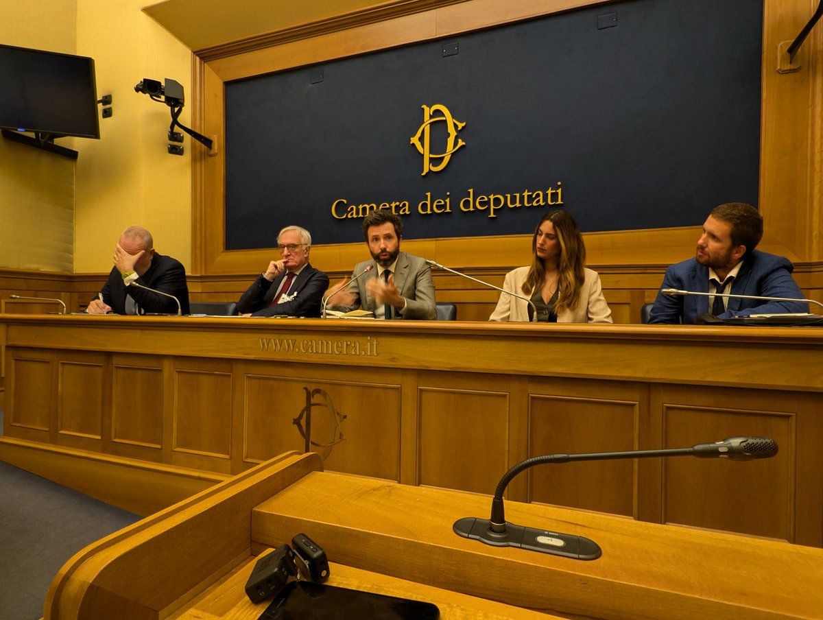 Europa Verde - Verdi (@europaverde_it) on Twitter photo PREVENZIONE E CONTRASTO DEL BULLISMO: LA NUOVA LEGGE 70/2024 a prima firma di <a href="/DevisDori/">Devis Dori</a>
Segui la diretta webtv.camera.it/evento/26067 PREVENZIONE E CONTRASTO DEL BULLISMO: LA NUOVA LEGGE 70/2024 a prima firma di <a href="/DevisDori/">Devis Dori</a>
Segui la diretta webtv.camera.it/evento/26067
