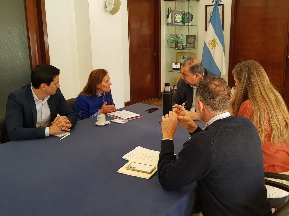 Fueron parte de la reunión la Secretaria de Producción y Empleo de <a href="/_SantaFeCapital/">Santa Fe Capital</a> , Rosario Aleman y el Subsecretario de Turismo de la ciudad de Santa Fe, <a href="/jadellamonica/">Javier Dellamónica</a> 

#SantaFe #Turismo #TodoPorConocer