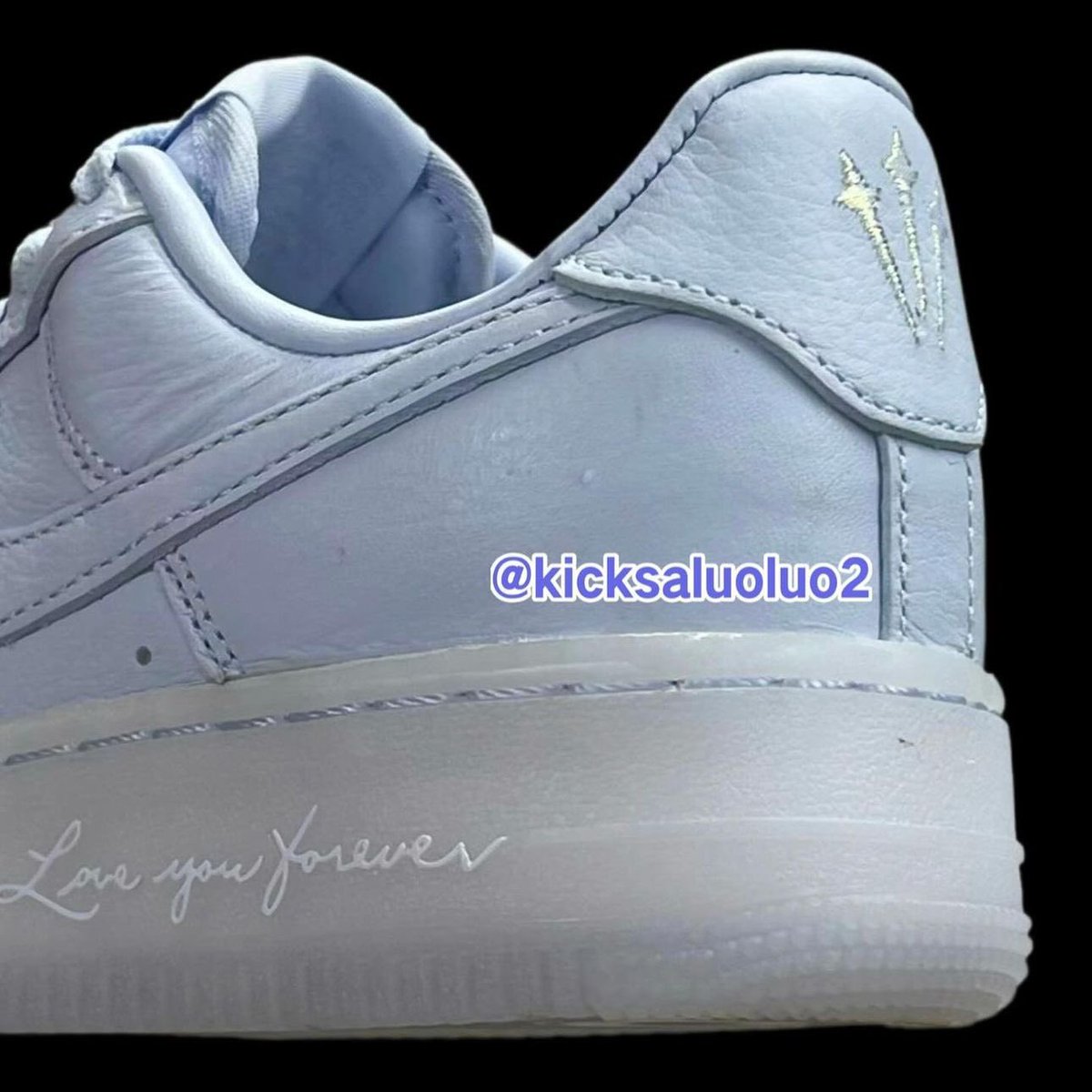 FIRST LOOK: NOCTA x Nike Air Force 1 Love You Forever “Blue Tint” 🥶

🗓️ Spring 2025
📝 CZ8065-101 (MENS)
💰 $160 USD
📸 IG: kicksdong
💵COP OR 🚮DROP?