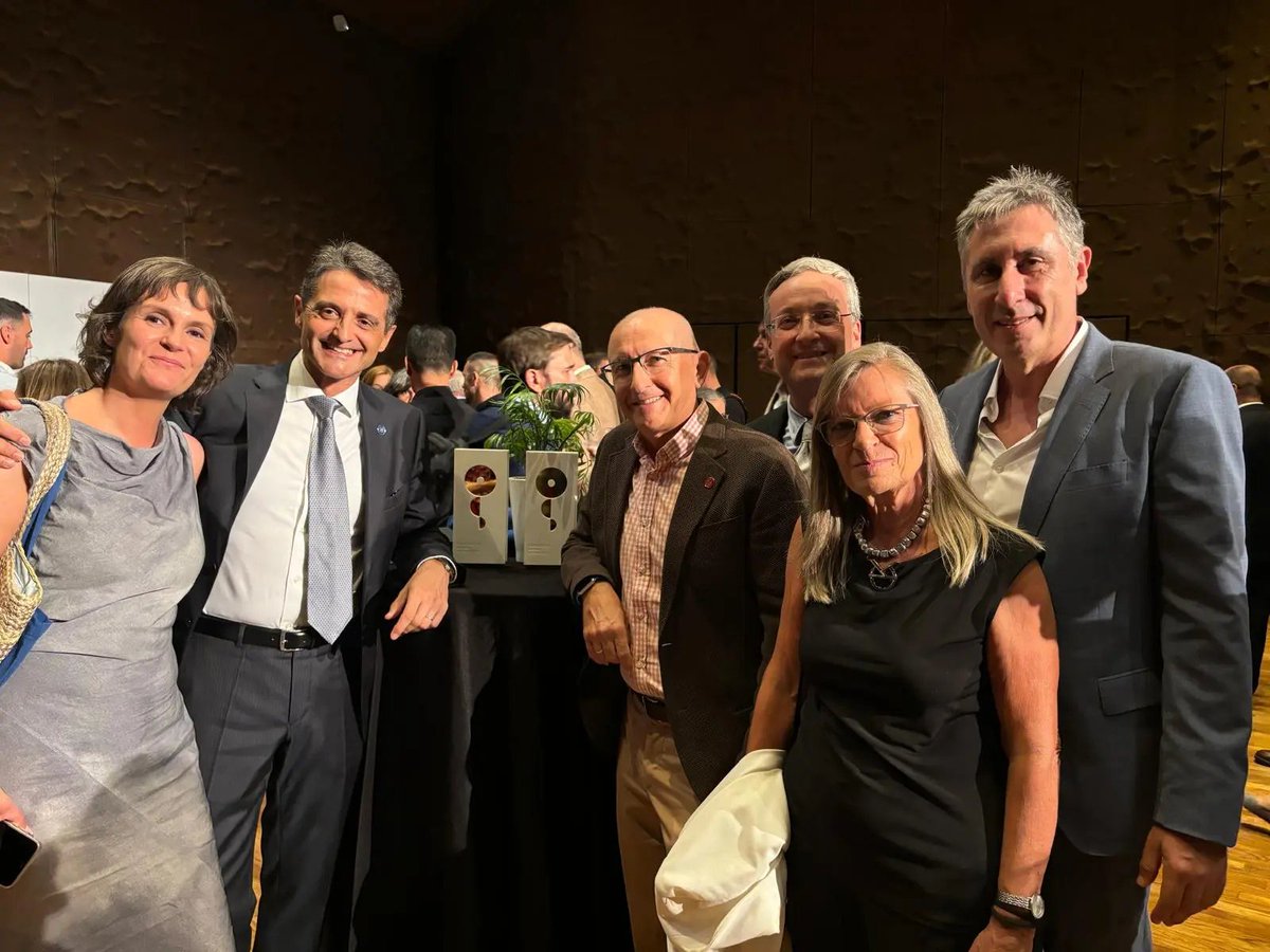 Universidad Granada (@canalugr) on Twitter photo ✅ El <a href="/cimcyc/">CIMCYC</a> y el <a href="/IMAG_UGR/">IMAG</a> ya están acreditados como unidades de investigación de excelencia 'María de Maeztu'
🔬 La ministra de <a href="/CienciaGob/">Ministerio de Ciencia, Innovación y Universidades</a>, <a href="/DianaMorantR/">Diana Morant</a>, ha presidido el acto
📈 Las unidades reciben financiación para fortalecer su investigación
ℹ️ sl.ugr.es/UdsExcelenciaM… ✅ El <a href="/cimcyc/">CIMCYC</a> y el <a href="/IMAG_UGR/">IMAG</a> ya están acreditados como unidades de investigación de excelencia 'María de Maeztu'
🔬 La ministra de <a href="/CienciaGob/">Ministerio de Ciencia, Innovación y Universidades</a>, <a href="/DianaMorantR/">Diana Morant</a>, ha presidido el acto
📈 Las unidades reciben financiación para fortalecer su investigación
ℹ️ sl.ugr.es/UdsExcelenciaM…