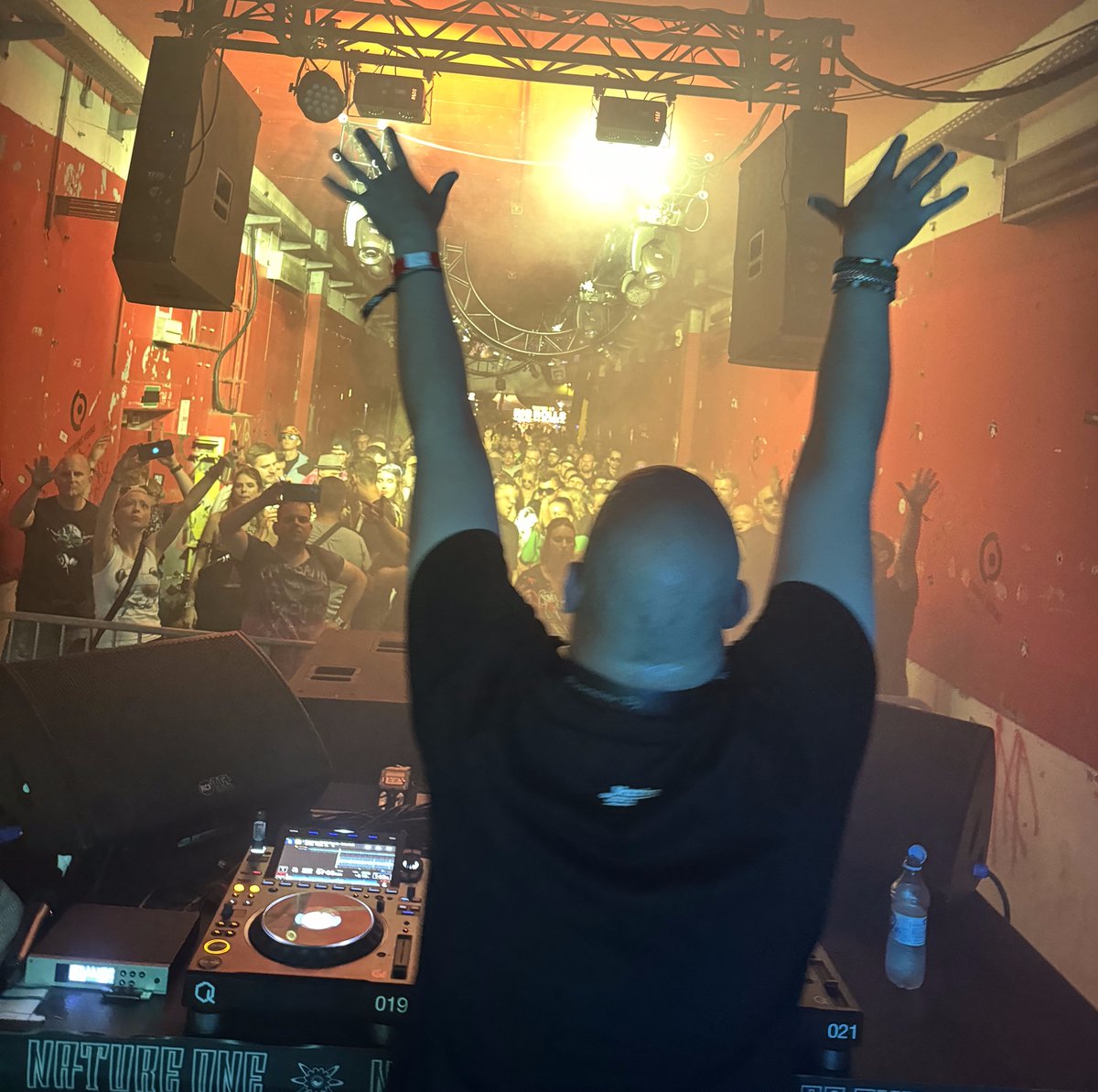 Super excited to announce my latest release! La Nuit Toujours together with my croissant eating friend Frank Spector  is outnow on Armada Music 
You can now stream and save it on your favorite portal or download the extended on Beatport 
I hope you like the track as much as we do