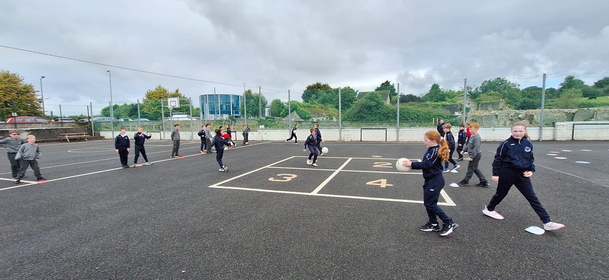 Nathan visited <a href="/CarraroeNS/">Carraroe NS</a> where he is teaching the kids the basics of Gaelic Football. Great work by Nathan and all the students 👏🏼👏🏼🏐🏐🏐🏁🏁🏁 <a href="/sligogaa/">Sligo GAA</a> <a href="/SligoLGFA/">Sligo LGFA</a> <a href="/ConnachtGAA/">Connacht GAA</a>