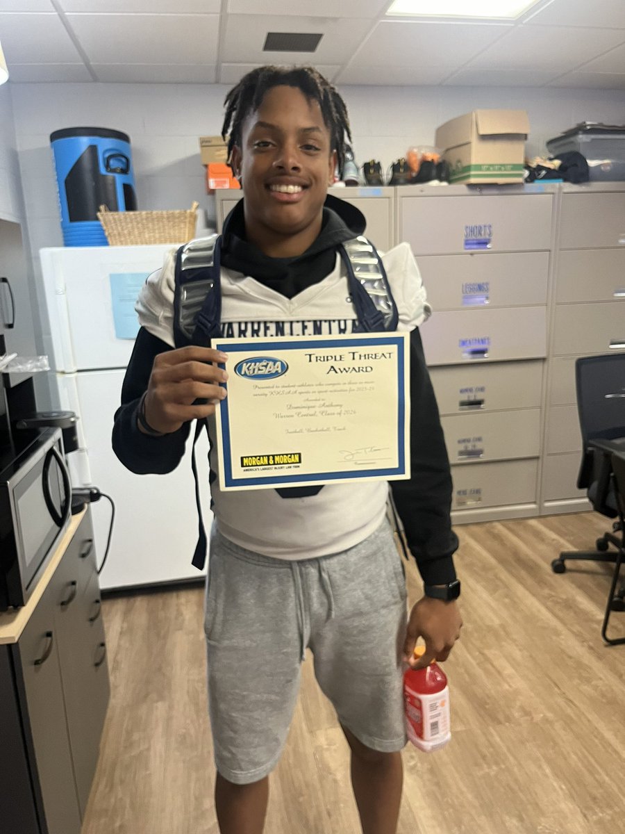 CoachRedAnthony's tweet image. Congrats @Domonate26!! #ProudDad #Dragons #DubC #KHSAA @WCAthleticDept @WCdragonsFB @will323012