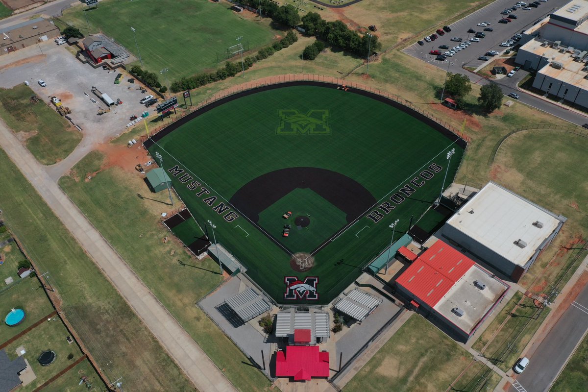 UnitedTurfnTrak's tweet photo. 👀🐎🐎⚾️⚾️ Finishing touches to this new @BaseballBroncos yard. This @AstroTurfUSA 💎really compliments its 🏈 brother, we installed this summer, in the background. New surfaces for @MustangSchools for years to come. #FindYourFooting #YourFieldOurPassion https://t.co/844iu8Giw9