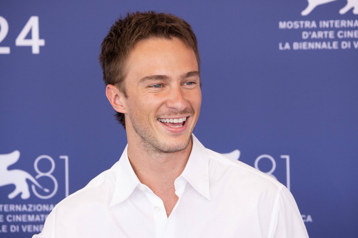 drewstarkeycom's tweet photo. 📸 Over 1,000 HQ photos of Drew Starkey at the 81st Venice Film Festival are now in our gallery! 😍 https://t.co/KbXGl2mak5 https://t.co/y1u1QO3ROH