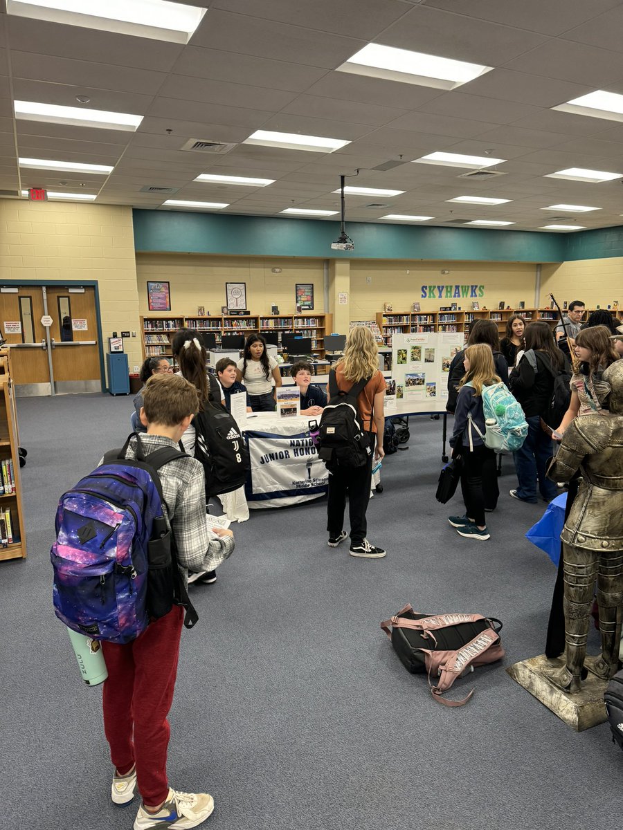 Spanish Club, <a href="/AcornSkyhawk/">Skyhawk Project ACORN</a> and #StinsonNJHS are at #StinsonClubRush great turnout! Looking forward to meeting our new club members! #RaineysRowdies <a href="/NISDStinson/">Stinson MS NISD</a> <a href="/NISD/">Northside ISD</a> Building Student leaders!