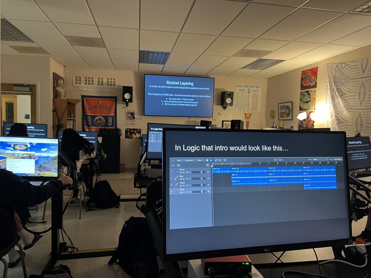 BlindBrookTech's tweet image. Music production settling in to their revamped lab, can’t wait to learn more at the next BOE student presentation.