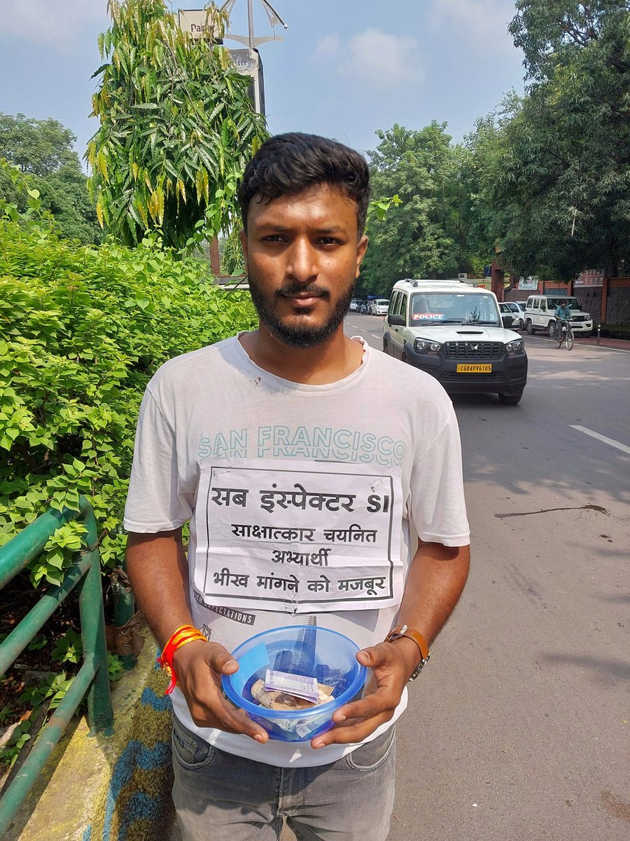 एक पढ़े लिखे युवा के लिए इससे  ज्यादा शर्मिंदगी की बात और क्या हो सकता  कि उसे सड़को मे भीख मांगना पड़े🥺 महोदय से निवेदन है कि अब तो हमारा रिजल्ट दे दीजिए🙏🙏
<a href="/vijaysharmacg/">Vijay sharma</a> 
<a href="/vishnudsai/">Vishnu Deo Sai</a> 
<a href="/ArunSao3/">Arun Sao</a> 
<a href="/BJP4CGState/">BJP Chhattisgarh</a>