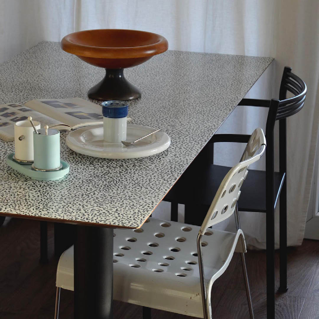 Tea for two with timeless icons - #RodneyKinsman #omstak chair for #bieffeplast and #PhilippeStarck #francescaspanish chair for #baleriitalia.

📸 Object Orphanage, Selling Vintage Design and Sharing Interiors from Düsseldorf, Germany.