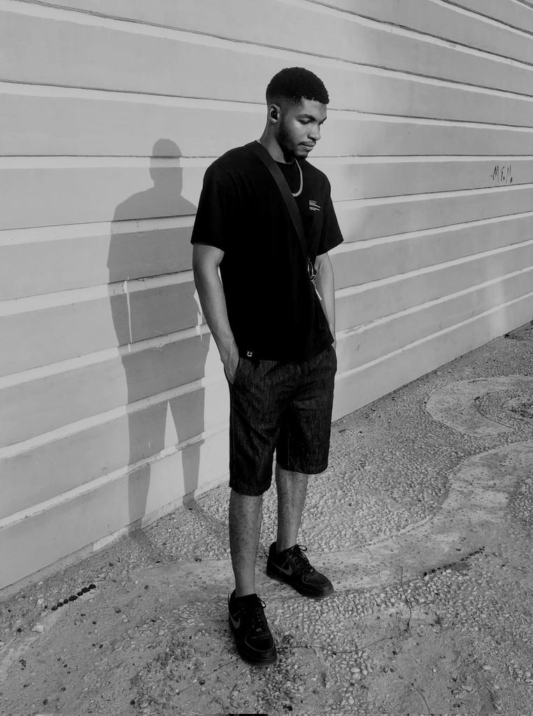 jevorty's tweet photo. A Sunday somewhere 🖤💜 https://t.co/7XQ2Qxj1jq