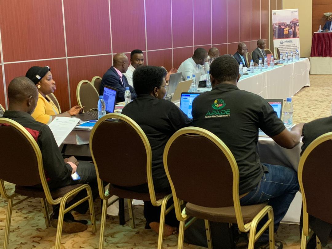 ApadeRca's tweet photo. Atelier sur le Changement Climatique en RCA

Plus de 50 participants ont discuté des financements climatiques avec l'ONG APADE. Deux projets dans l'agriculture et la foresterie seront soumis au Fonds Vert Climat, soulignant l'importance d'agir face aux enjeux environnementaux. https://t.co/DbD6N0ZSY7