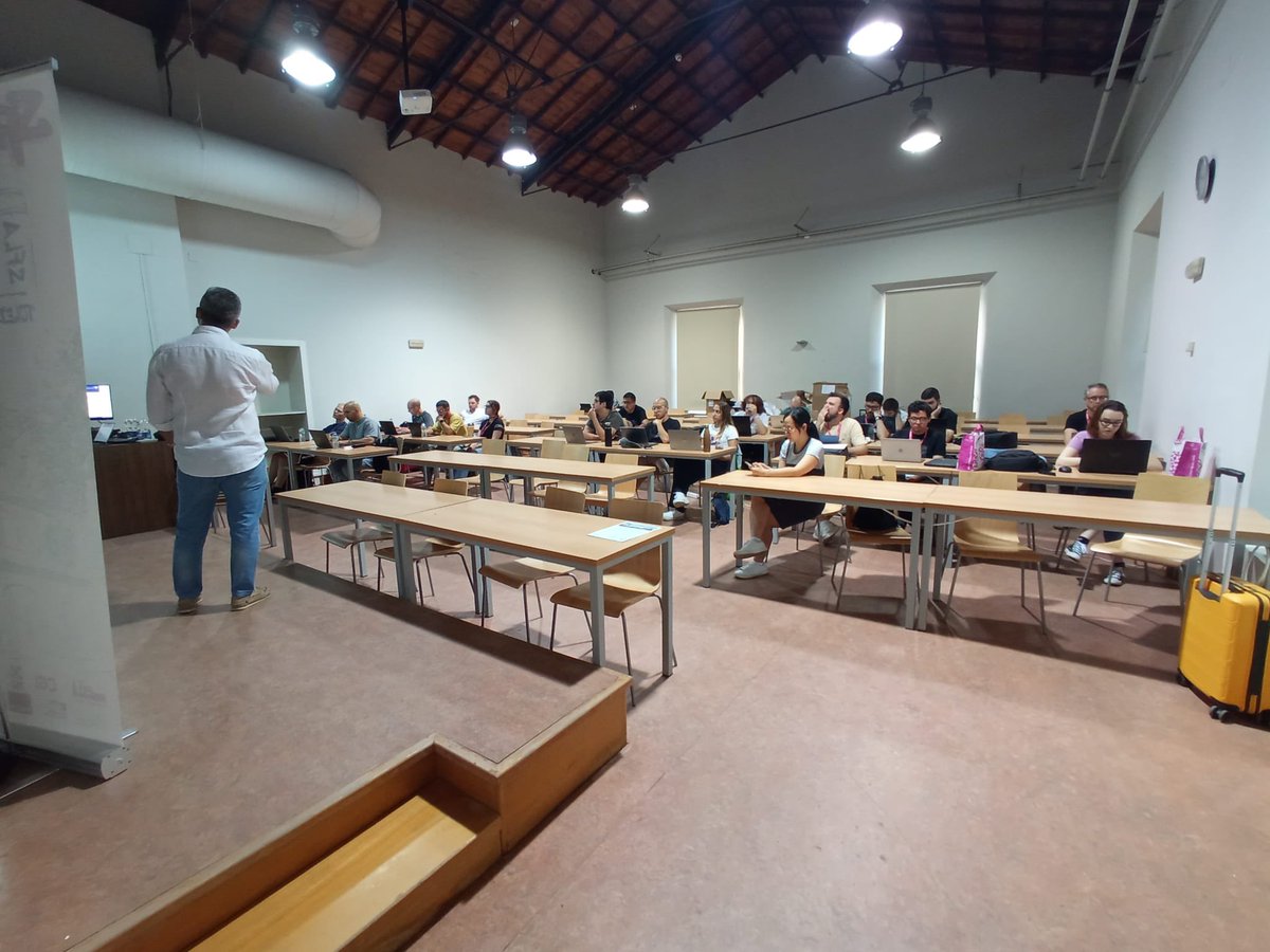 sfla2024oreto's tweet image. The last day of #SFLA2024 begins with the session given by @Karel_Gutierrez, where in an eminently practical way and with numerous examples he has developed multiple approaches based on #fuzzy_logic for #natural_language_processing and social #network_analysis.