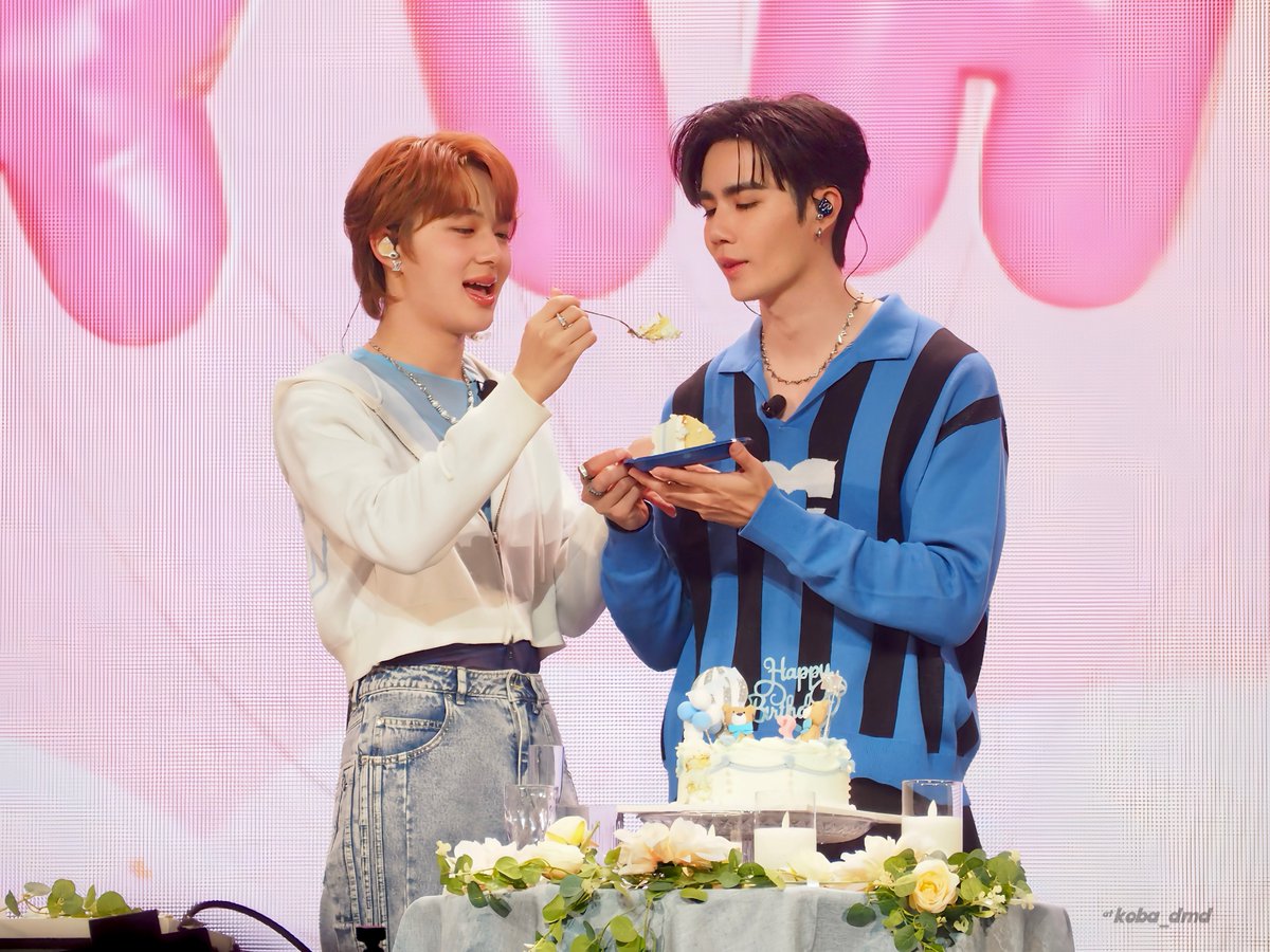 First bite...
#ZeeNuNew 
#ZeeNunew1stFMinJapan