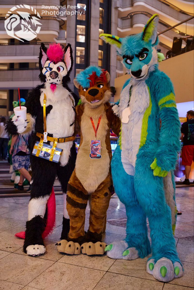 It’s #FursuitFriday !! Look at those tall guys I met at the #FWA24 USA Atlanta ✨ TechRoo and Zoomy