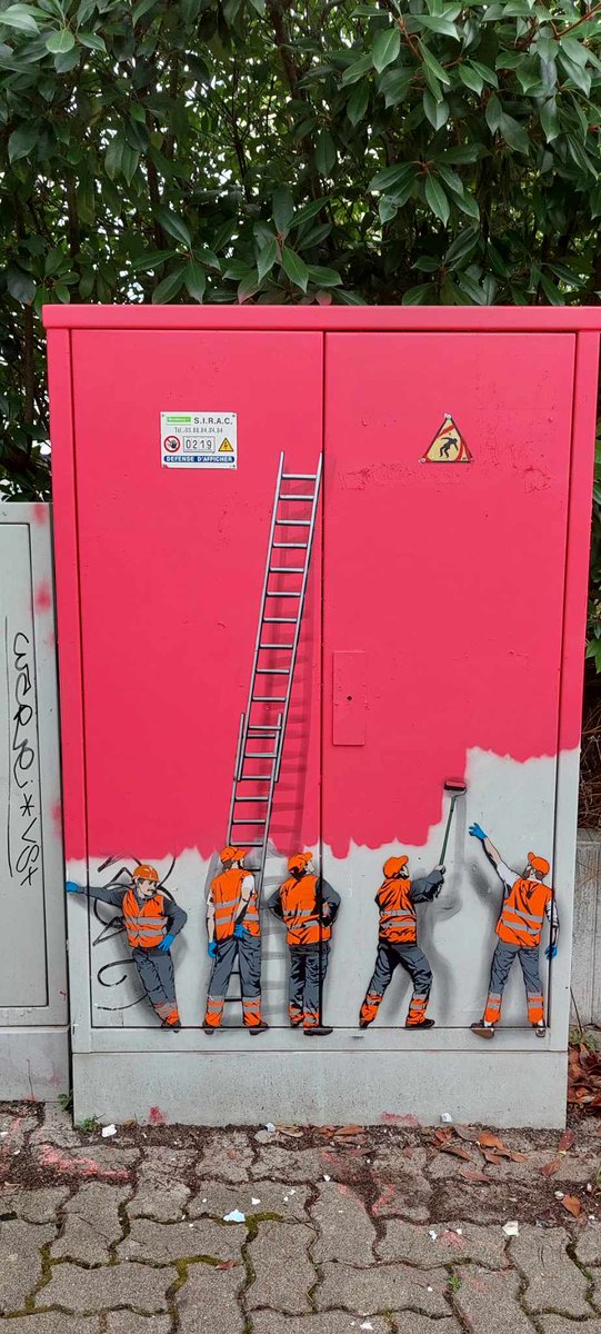 Colors the campus, c'était hier aux alentours du campus Esplanade. Merci à Stom500 et Jaune pour mettre de ka couleur à #Strasbourg et faire profiter à toutes et à tous de leur art.🐝🧡🩷🧡💛 Merci aussi à notre partenaire <a href="/ColorsUrbanArt/">Colors Urban Art</a> 😊