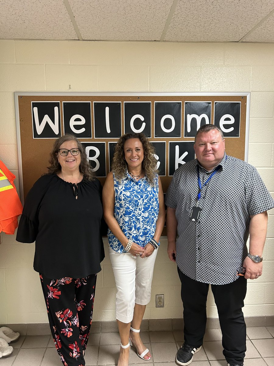 JamilaMaliha's tweet photo. Spending time in schools and feeling that first day energy is a gift! #firstdaybestday @kprschools @CathyAbraham @TrusteeFlynn @PaulAlex_Brown @rita_russo @DrEmilyStowePS @LydiaTrullPS https://t.co/NG9x6TTz2n