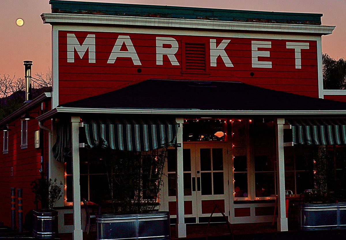 BIGRICK_XLDJ's tweet image. Dusk at Ciccio’s restaurant in Yountville, Napa Valley
A good place to eat!
It was a Market in the past and the city wouldn’t let the restaurant take down the letters.
#DailyPictureTheme
‘Market’