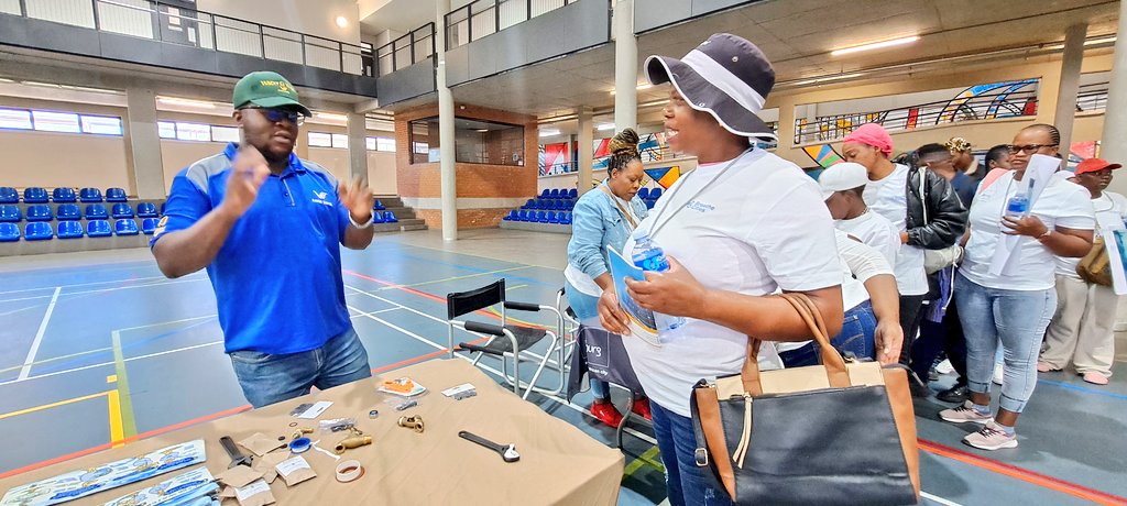 CityofJoburgZA's tweet image. By launching the #BreatheCities programme, Johannesburg is joining this global effort with renewed vigor and determination.

#CleanAirJozi 
#CleanAirWeek 
#KleenaJoburg ^GZ