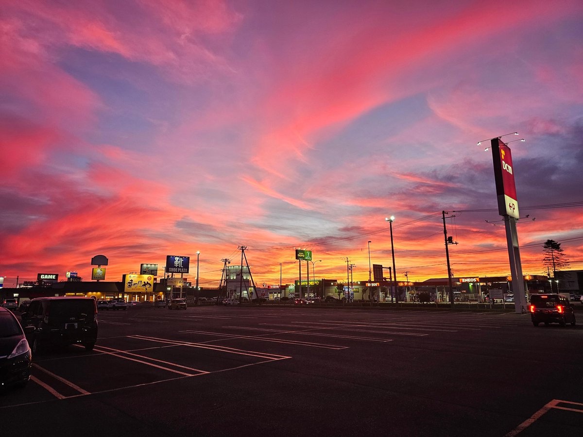 946946ku's tweet image. 釧路の夕焼け
無加工です。
故郷を釧路にしてる人に届いて欲しい。
#釧路 #釧路夕焼け #釧路の夕焼け
#夕焼け