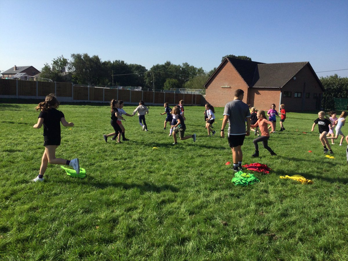 CCCRPrimary's tweet image. What a great start to our Art of Brilliance day, playing Chain tag with Wigan Athletic in the lovely sunshine 😁🌞🕶
@CCCRPrimary #goingforgoals