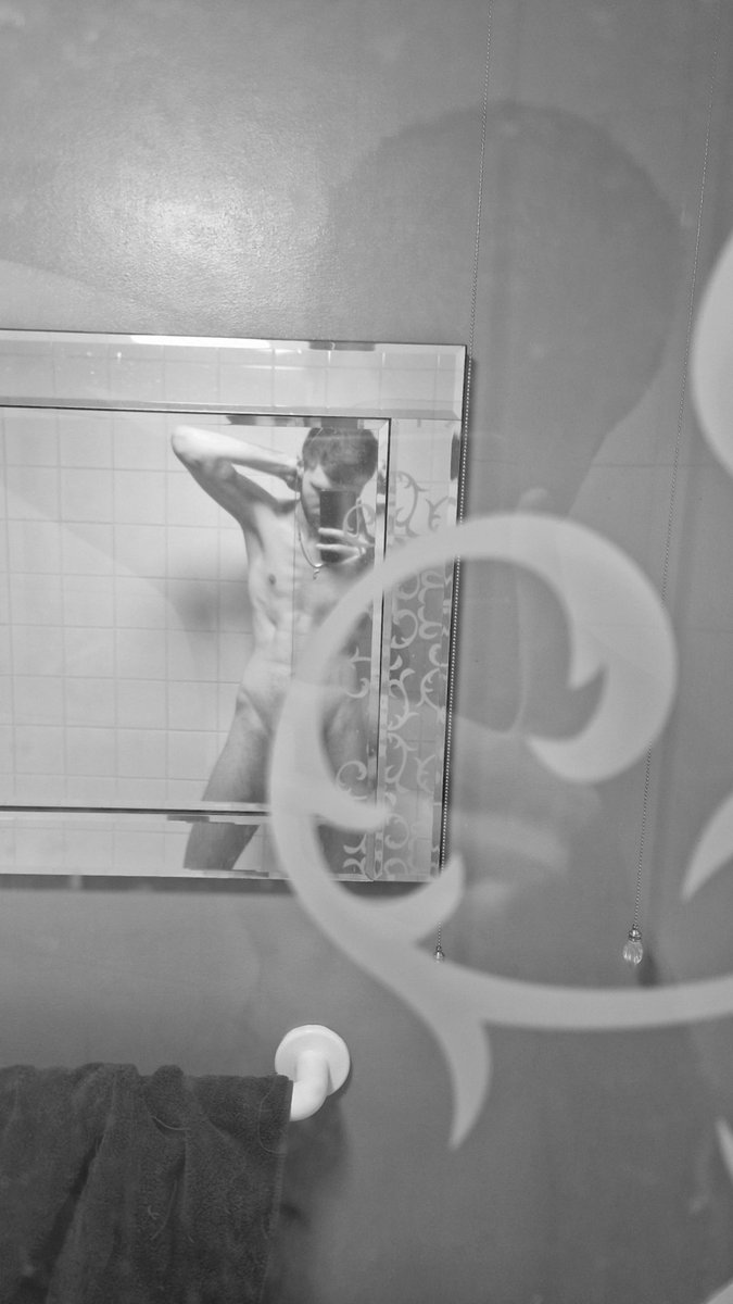 RT if you'd shower with me 😉🚿