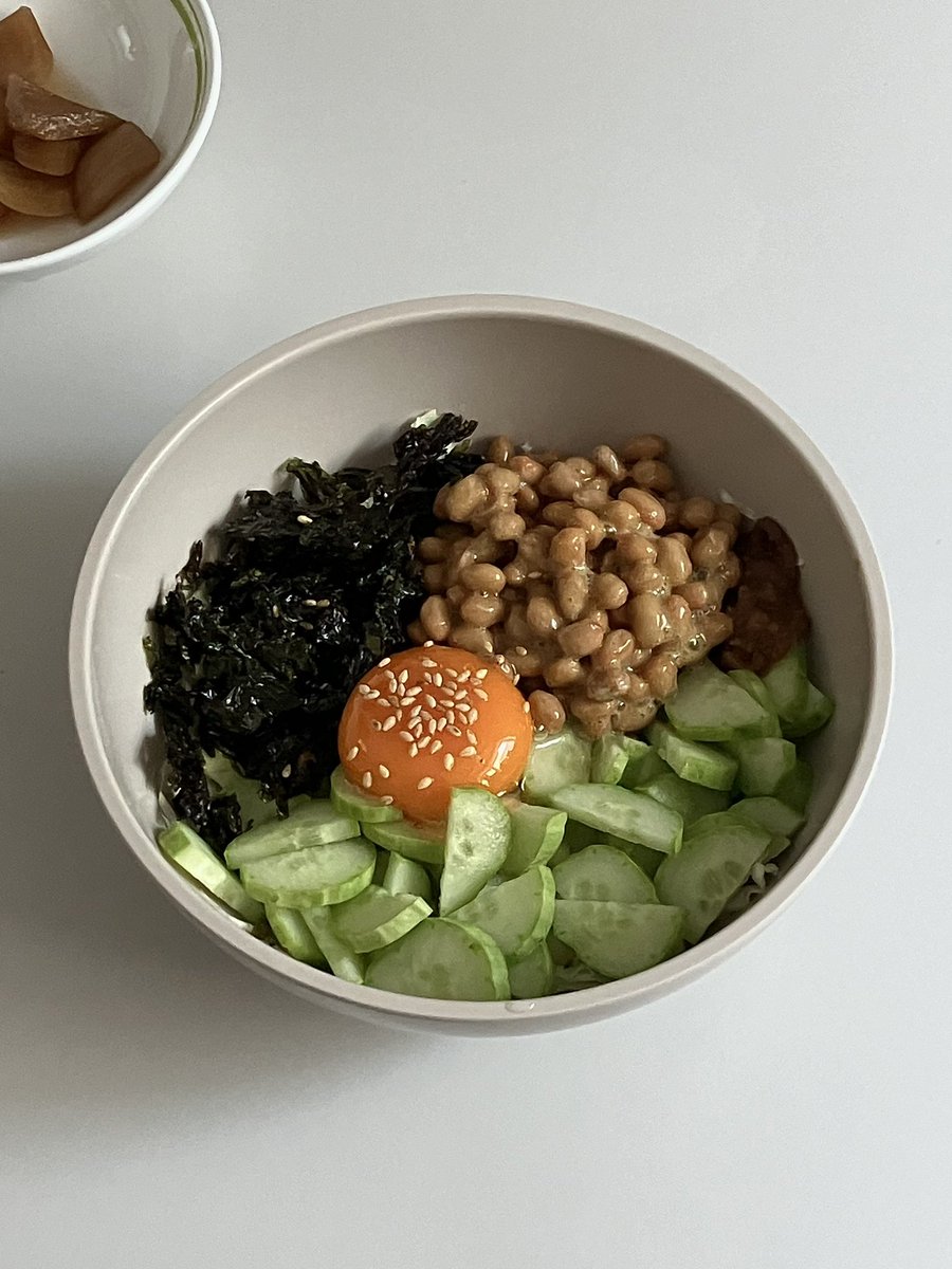 낫또를 좋아하는 건지 아닌지 긴가민가하네.. (잘먹는거같은데?)