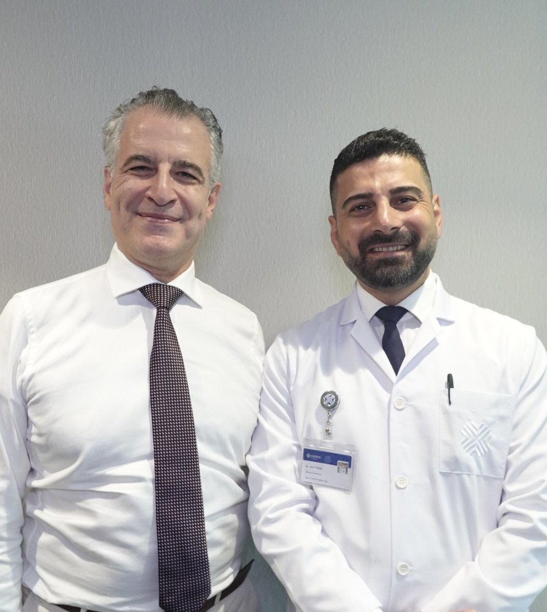 Bir hocanın en gururlandığı zamanlardan birisi. Genel cerrahi ihtisasını kliniğimizde yapan bir hekim şimdi aynı klinikte iş arkadaşımız. Yolun açık olsun Atıf. Ellerinden nice hastalar şifa bulsun ⁦<a href="/medipolunv/">Medipol Üniversitesi</a>⁩ ⁦<a href="/MedipolSaglik/">Medipol Sağlık Grubu</a>⁩