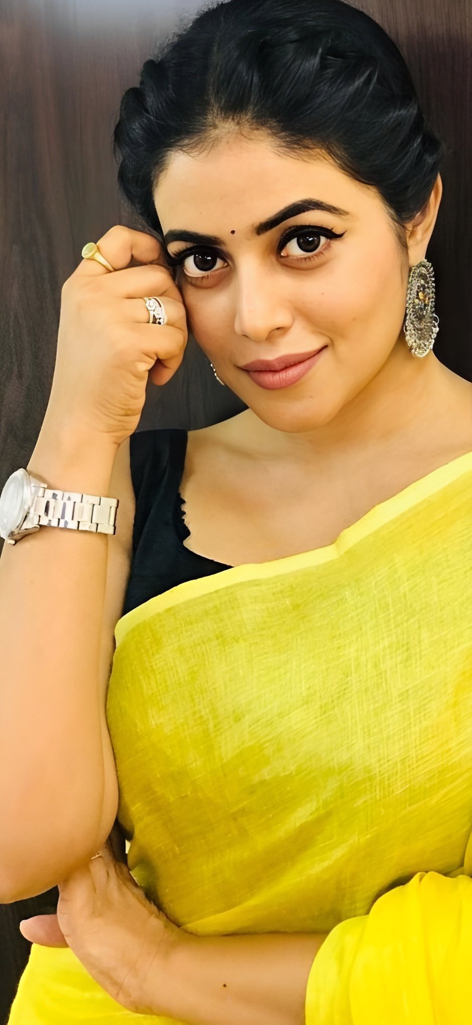 Poorna New (Shamna Khasim): The Talented and Glamorous Malayalam Actress | iiQ8 heroine