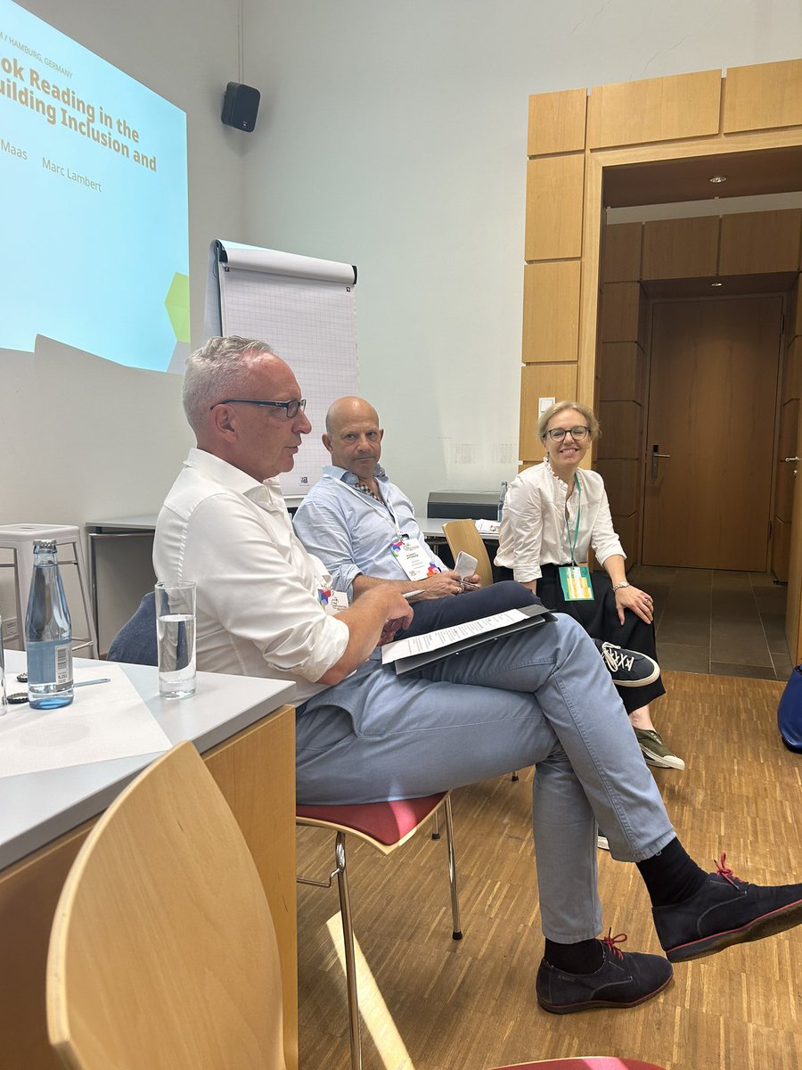 Fascinating talk about the power of reading &amp; critical analytic skills in a post truth world <a href="/Ashoka/">Ashoka</a> #ChangeMakerSummit. Amazing work in Poland, Scotland &amp; Germany to improve reading skills &amp; life chances. ‘Reading to thrive!’ #TrueParticipation