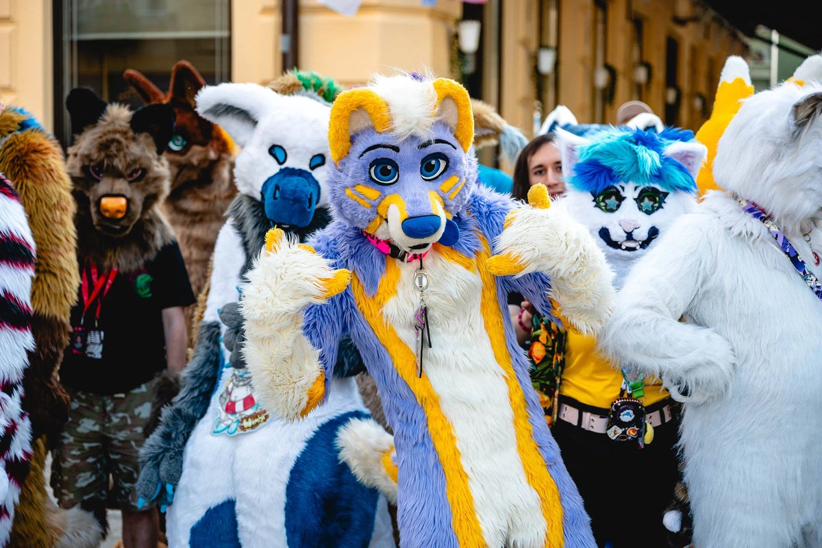 OskarJST's tweet image. A pic of me that was posted in a news article about @SloFluffCon

#FursuitFriday 

📸: unknown