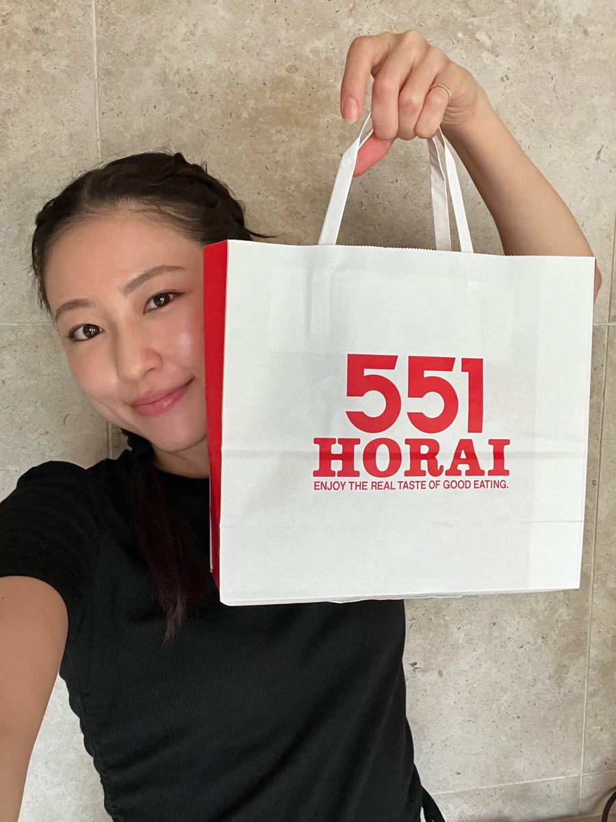 asami_matsui's tweet photo. 本日、初日を迎えました✨
今日から23日まで走り抜くぞ〜！
明日は2回公演❣️
今日頂いた差し入れと共に頑張ります💪🏼✨
#みやまつり2024
#男は愛嬌
#新歌舞伎座 https://t.co/jFaMZUXeup