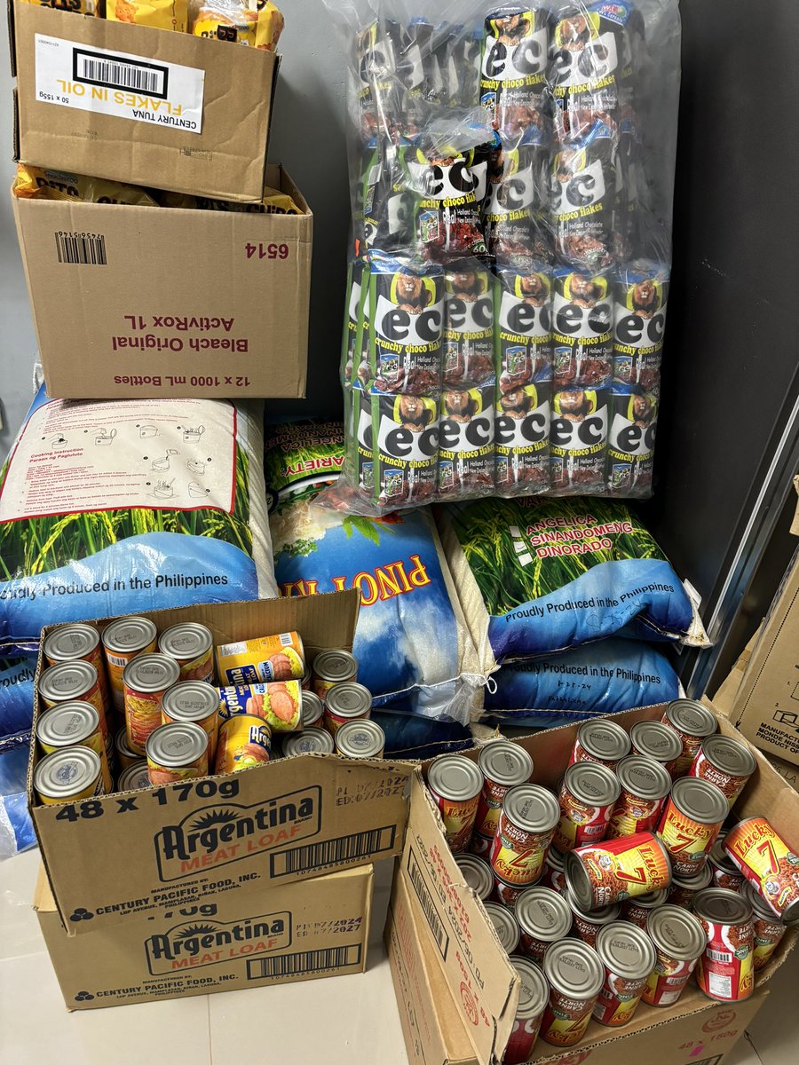 PlushiesForHope's tweet image. #EntengPH relief project update
We&apos;ll start repacking in a few minutes. Thank you for your support and generosity. 

Items: Rice, Noodles, Meat Loaf, Corned Beef, Cereal, Biscuit and Coffee

Number of beneficiaries: 84