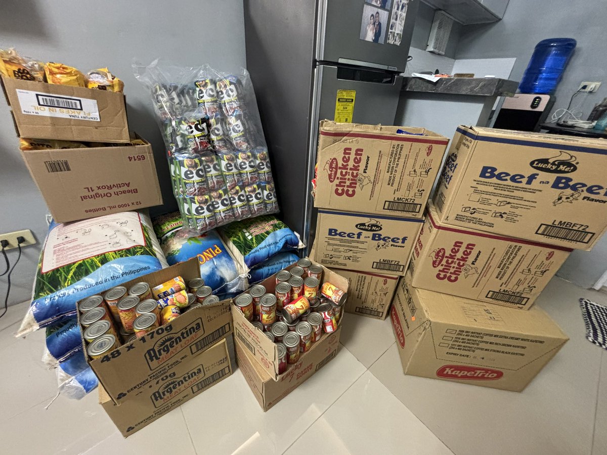 PlushiesForHope's tweet image. #EntengPH relief project update
We&apos;ll start repacking in a few minutes. Thank you for your support and generosity. 

Items: Rice, Noodles, Meat Loaf, Corned Beef, Cereal, Biscuit and Coffee

Number of beneficiaries: 84