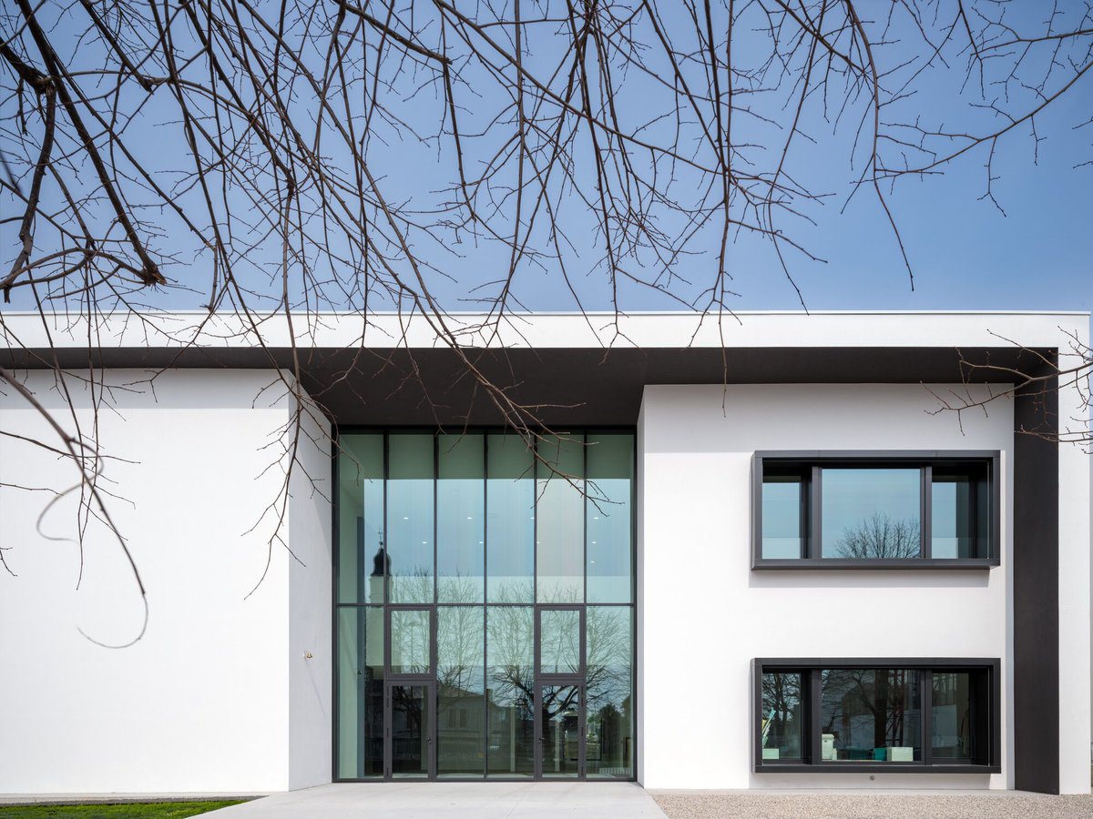 Archello's tweet image. Agorà School, designed by Scattola Simeoni Architects, fosters growth and learning through spatial design. 
buff.ly/4g7SRJr

#EducationalArchitecture #SpatialDesign #OpenLearningSpaces