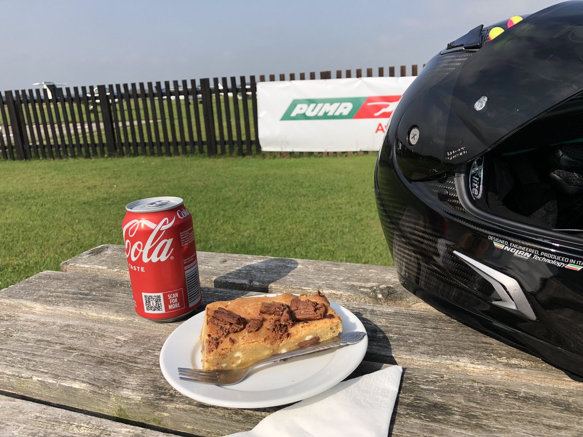 Little spin out to Sleap Aerodrome today.
Not been here since I was Instructing 30yrs ago.
@shropshireaeroclub  
@sleapairfieldcafe 

#BlastFromThePast