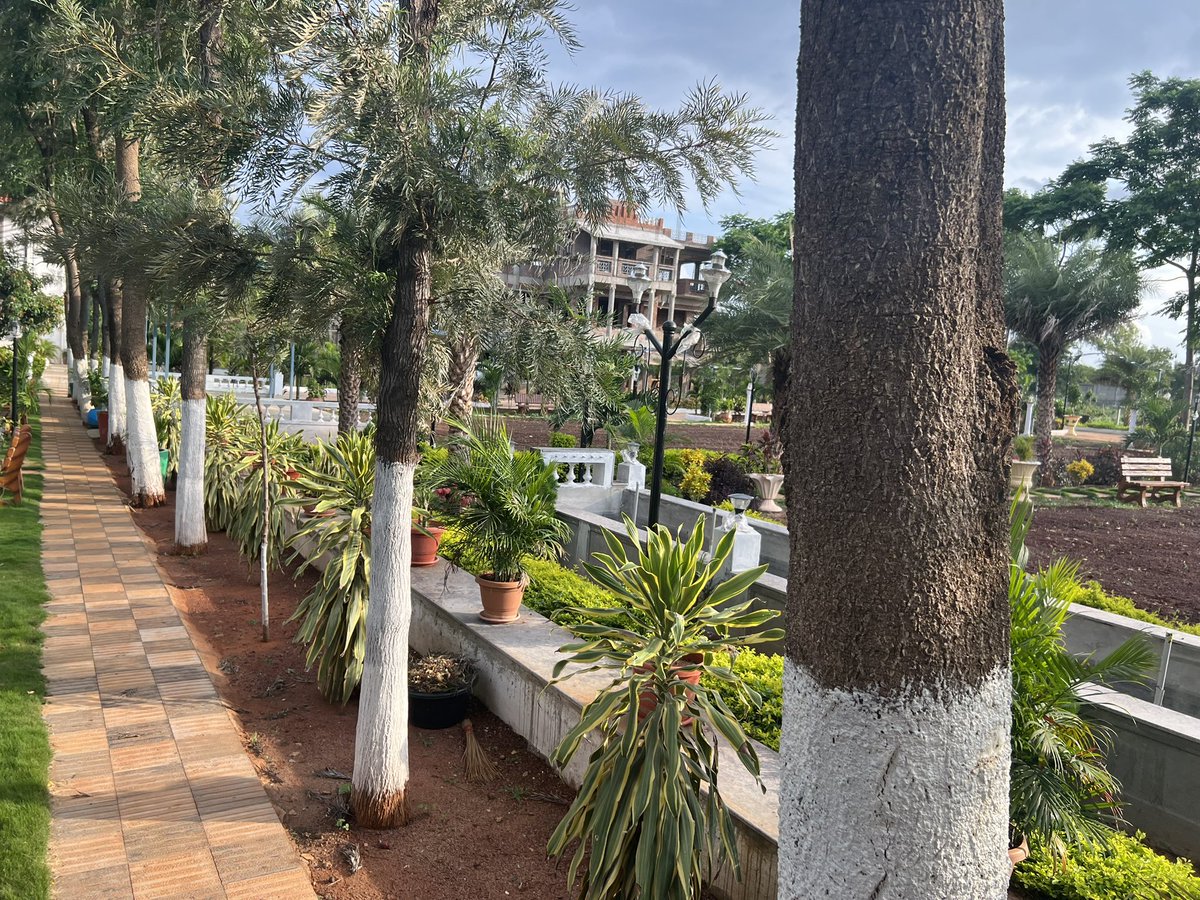 swachhhyd's tweet image. *Family Enclosures* ready @CanopyRetreat  
Providing exclusive privacy for families we have 4 x 2 BR units with separate living rooms for each family. A unique concept away from regular farmhouse stay. #Manneguda #Viqarabad 
📞 8977042200 
Visit: thecanopyretreat.com
