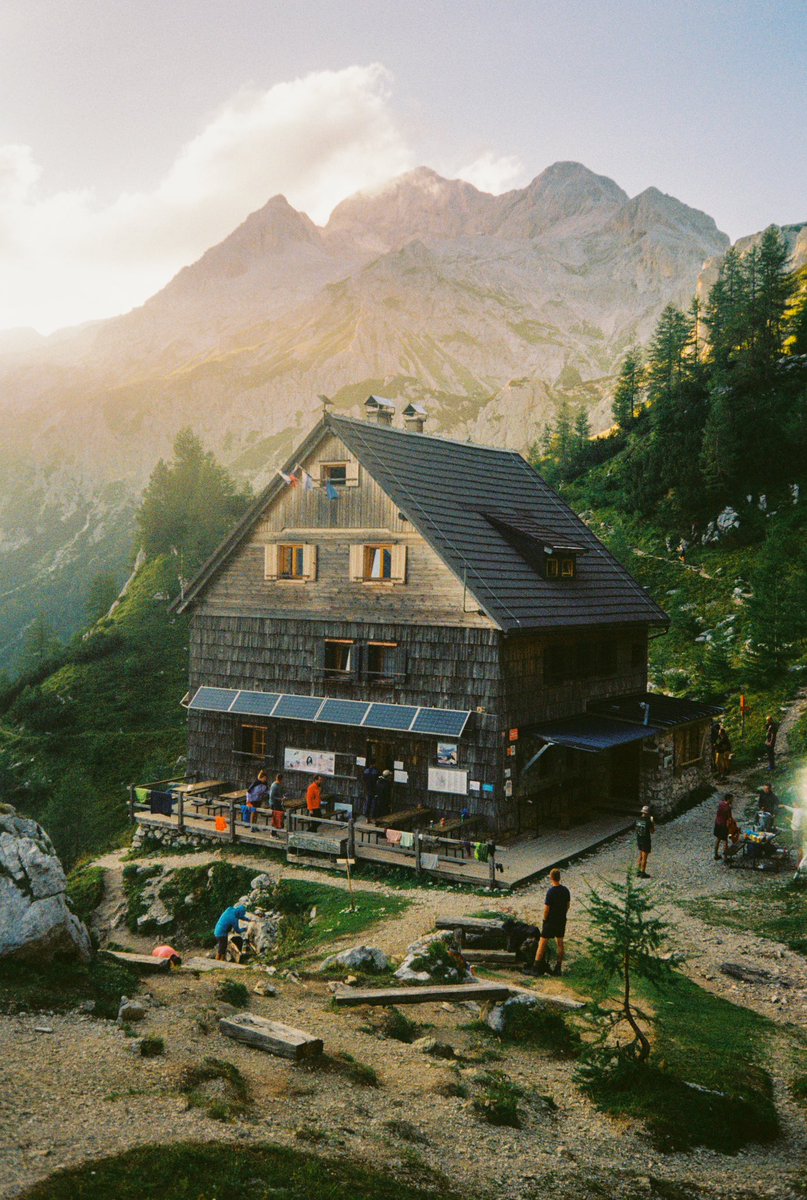 jadeastephens's tweet image. Sunset from a hut-to-hut trek in Slovenia on #35mm 🎞️
