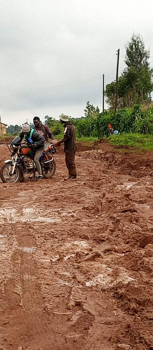 Look at the state of a road in Kiambu County, Lari Constituency. <a href="/KWamatangi/">Governor Kimani Wamatangi, EGH 🇰🇪</a> so you want to tell us the county is broke? Why was 13M spent on renting offices for MCAs which were never occupied, yet this is the state of a road in the county you Govern? SHAME ON YOU 😤