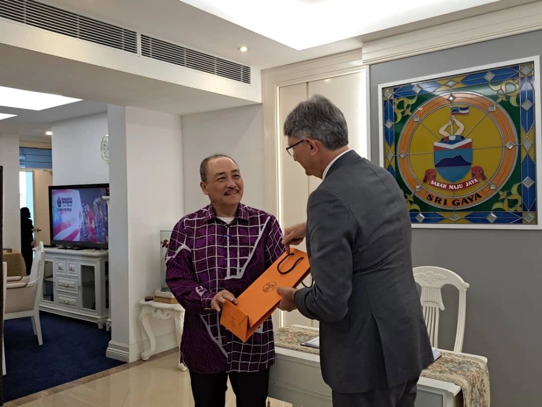 H.E.  Ambassador Cruau had the privilege of meeting with Chief Minister Datuk  Seri Hajiji Noor and is grateful for the warm and gracious welcome extended to him. They had in-depth discussions focusing on two oustanding projects: Club Med and #Botanickel.