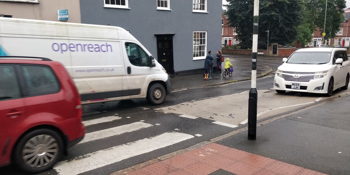 Observing the traffic CARlamity near St Sidwells School #Exeter 
#pollution has shot up this week.
‼️Drivers not stopping for zebra crossings
‼️Focusing on other 🚙🚗
‼️Not thinking about people  🚲🛴👩‍🦽🚶‍♂️

One driver charged across the zebra while I was half way across.
Shocking!
